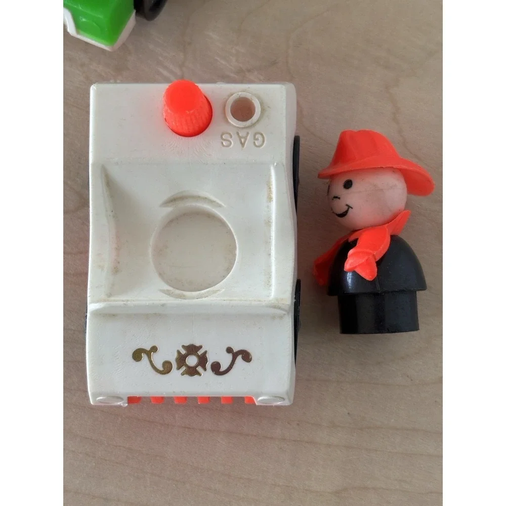 Vtg Fisher Price Little People LOT of 8 Family Car Fire Chief Fireman Fence Girl